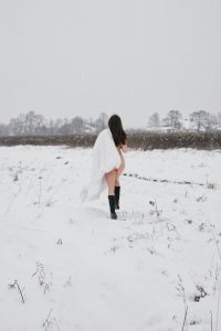 print kobieta zimowy krajobraz